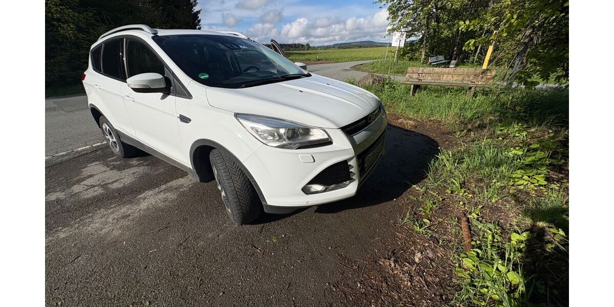 Ford Kuga 124.000 km 8.900 &euro; Bad Berleburg 57319
