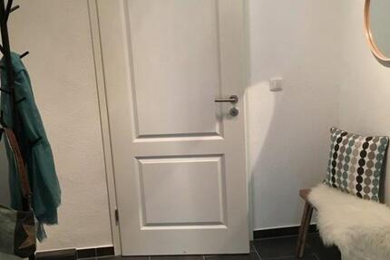 Schicke Dachgeschosswohnung wartet auf tolle WG 4 zimmer