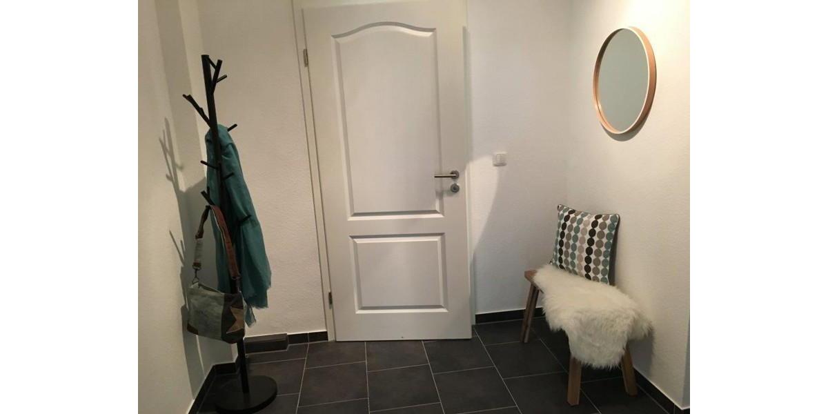 Schicke Dachgeschosswohnung wartet auf tolle WG 4 zimmer