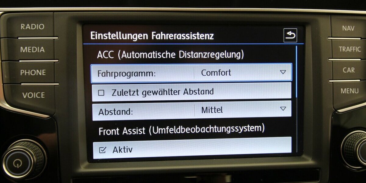 VW Touran 1.6 TDI BMT 7-DSG Comfortline NAVI+ACC 151.032 km 14.900 &euro; Hagenow 19230