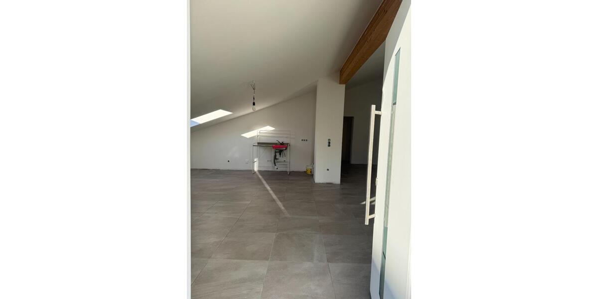 3-Zimmer-Dachgeschosswohnung mit großem Balkon (Neubau) 3 zimmer