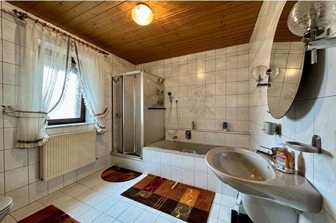 Einfamilienhaus Göllheim - 11 Zimmer, 185 m&sup2;, 1.650&euro; | Angebot:26504265