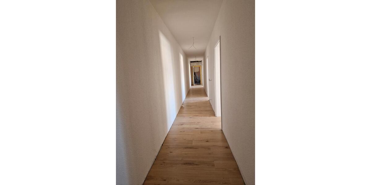 Dachgeschoßwohnung Halle (Saale) - 4 Zimmer, 115 m&sup2;, 1.100&euro; | Angebot:26163555