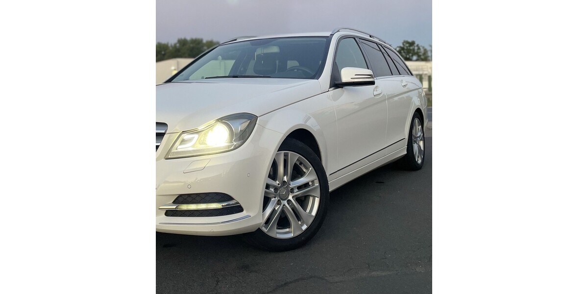 Mercedes-Benz 220 209.877 km 10.449 &euro; Leipzig 04109
