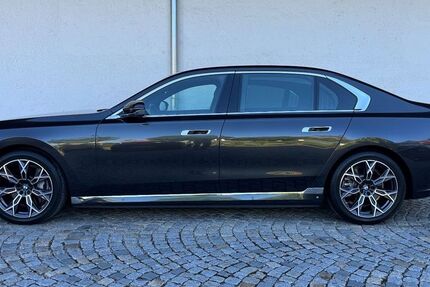 BMW i7 4.721 km 87.900 &euro; München 81245