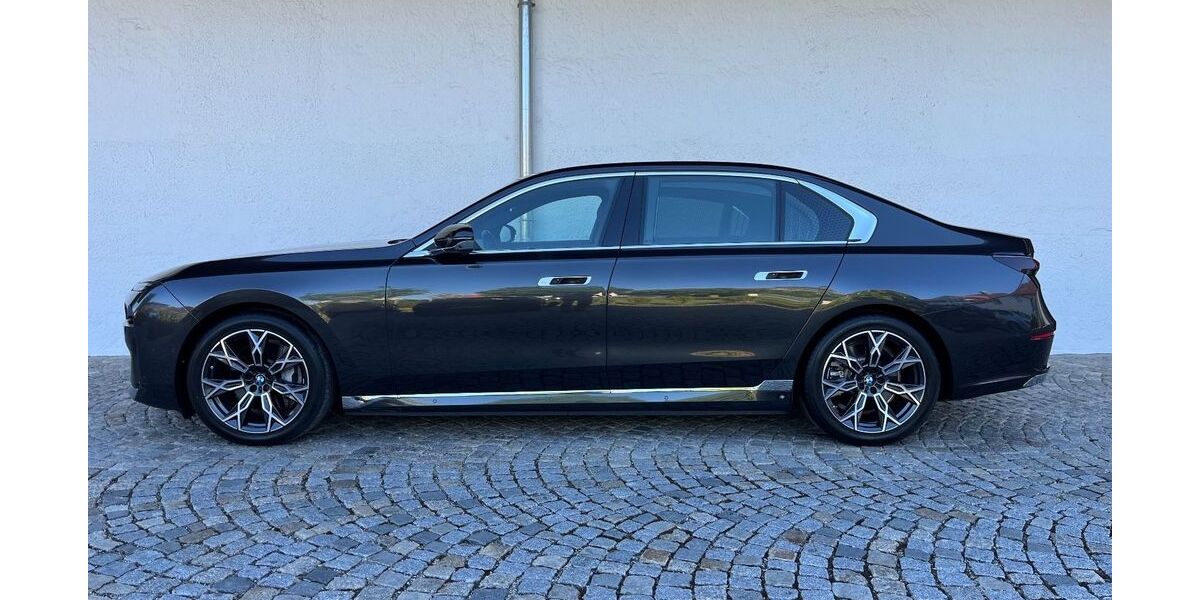 BMW i7 4.721 km 87.900 &euro; München 81245