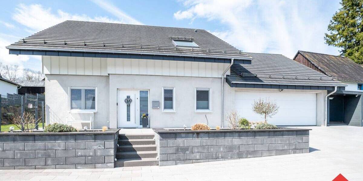 Freistehendes Einfamilienhaus mit Doppelgarage in ruhiger Randlage von Meinerzhagen - Einfamilienhaus Meinerzhagen Valbert | Angebot:26295133
