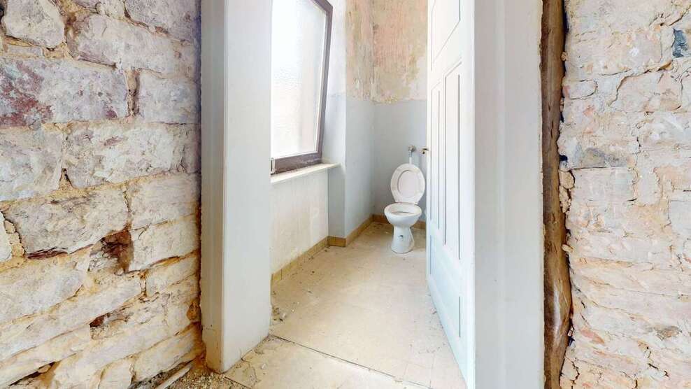 Alter Bahnhof mit Blick auf die Haardt Gegenüber Kurpfalz Carré & Ärztehaus Sanierungspotential 11 zimmer