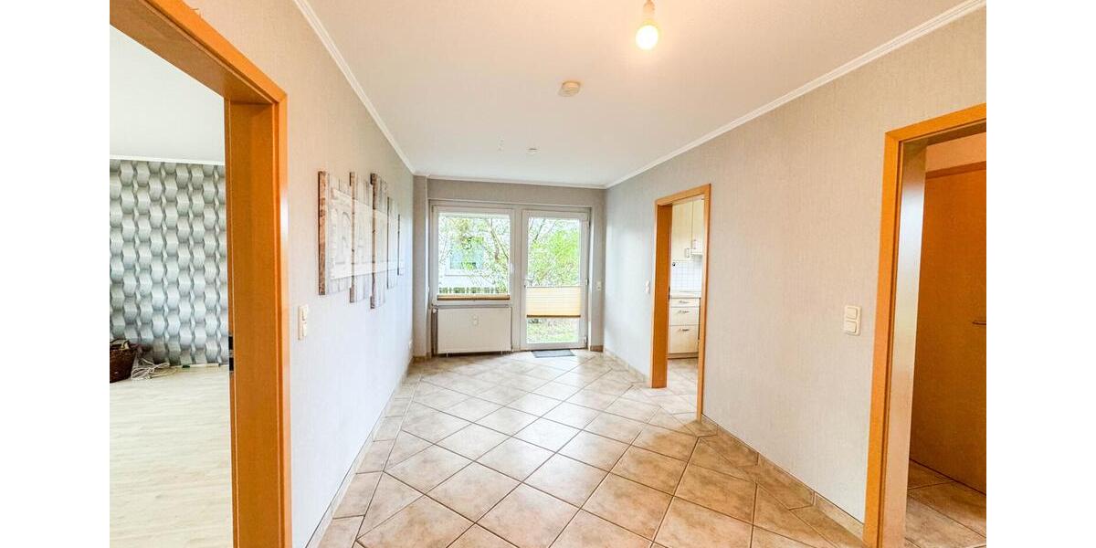 Erdgeschosswohnung in ruhigem Zweifamilienhaus mit überdachter Terrasse & Carport 4 zimmer