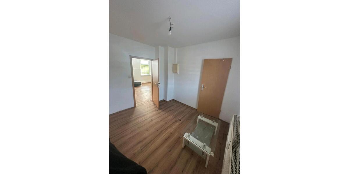 Erdgeschoßwohnung Flöha - 3 Zimmer, 725 m&sup2;, 450&euro; | Angebot:25903580