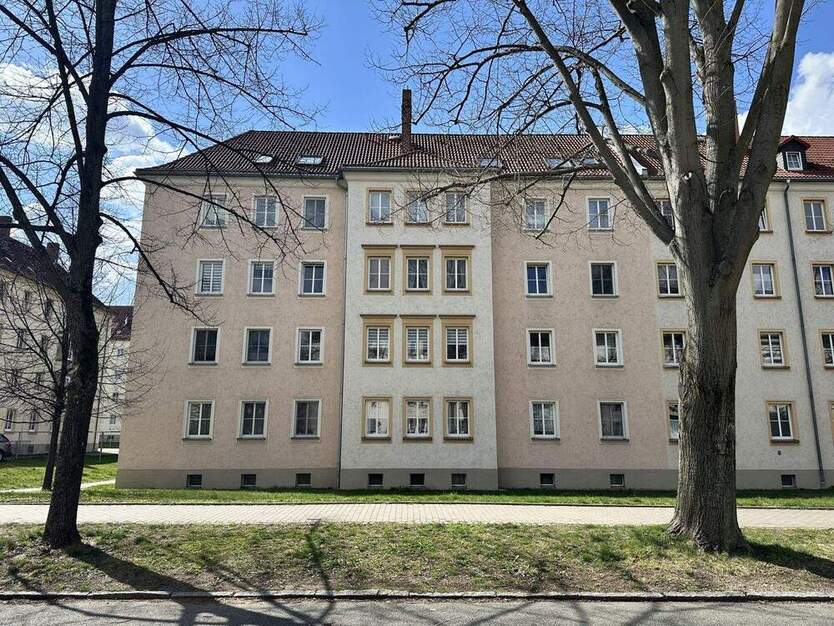 Vermietete 3-Raumwohnung mit Balkon, Tageslichtbad u. Stellpl. in Zwickau! 3 zimmer