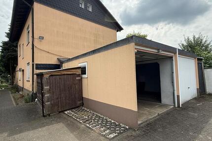 Zweifamilienhaus mit Garten, 2 Garagen & Kamin – Köln-Weiler