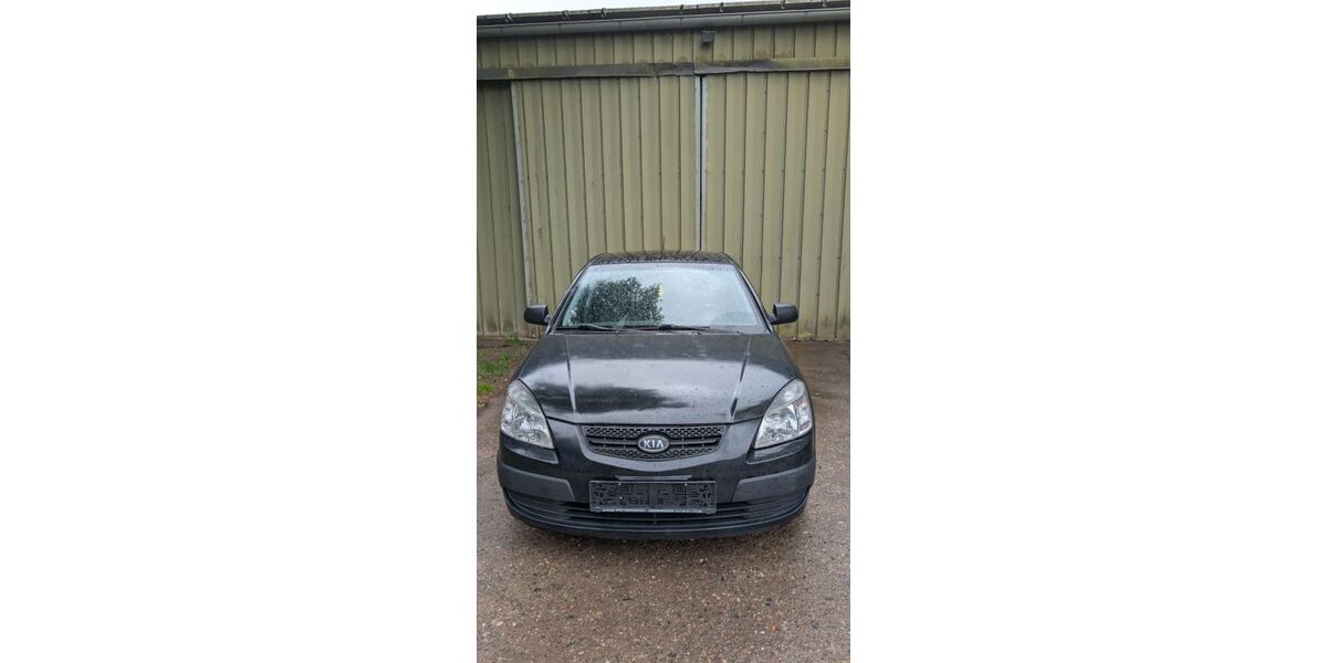 Kia Rio 197.000 km 1.899 &euro; Gremersdorf 23758