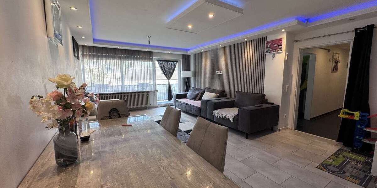 Traumhafte 3,5-Zimmer-Wohnung mit großem Balkon, herrlicher Aussicht, Garage und inkl.Einbauküche - Etagenwohnung Velbert Pöthen | Angebot:24740227