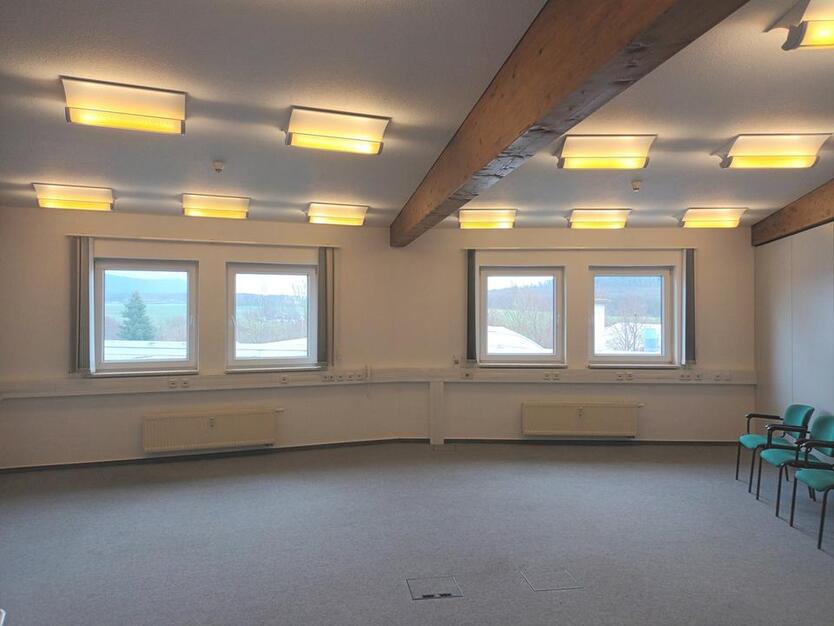 MODERNE BÜRORÄUME ZU VERMIETEN! ANT Invest GmbH Standort: 36466 D