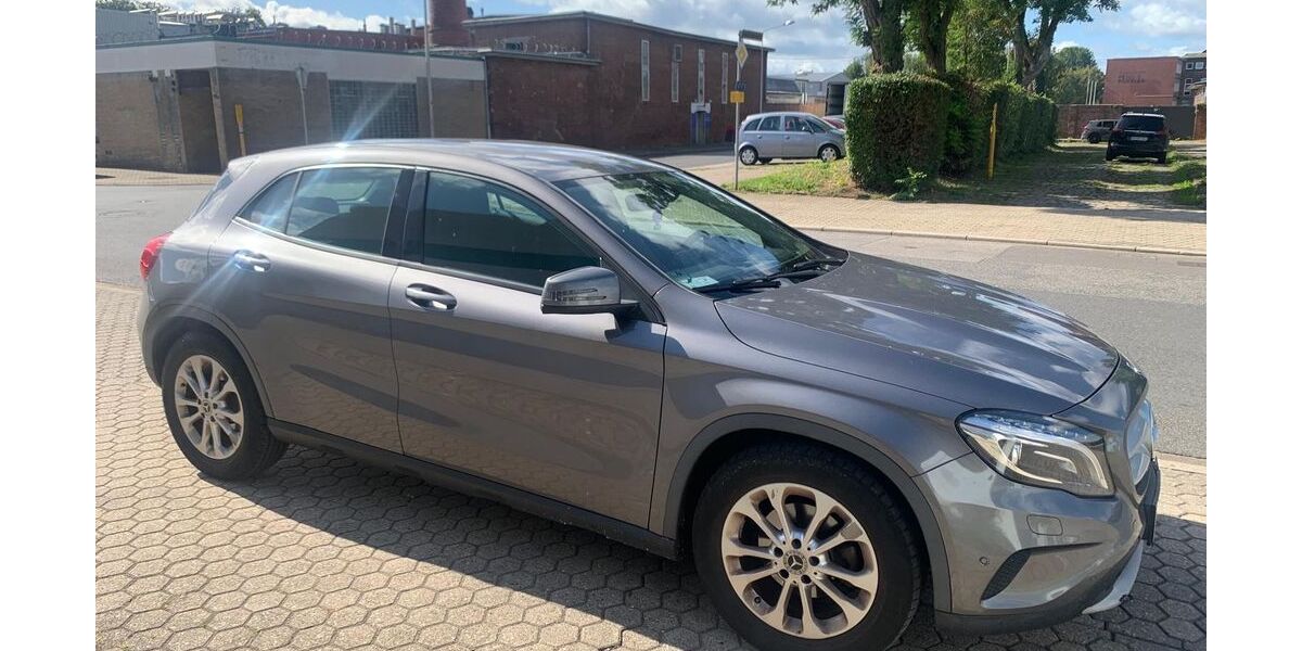 Mercedes-Benz GLA 180 166.000 km 10.999 &euro; Köln 51145