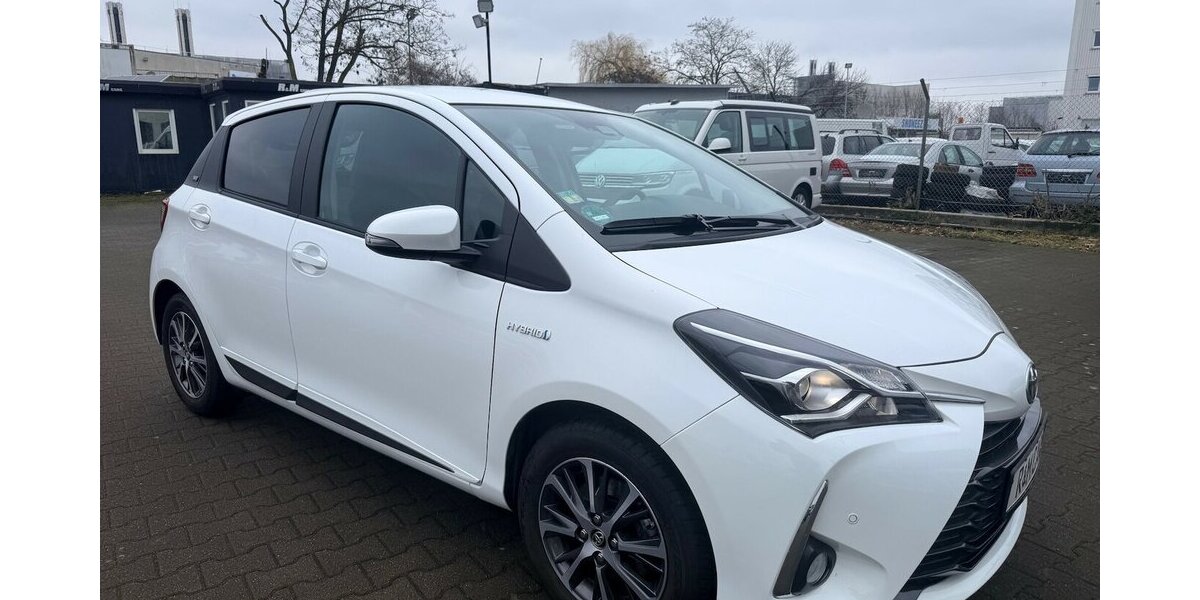 Toyota Yaris 1.5 Hybrid Y20 Club/11.000km!!! 11.010 km 13.990 &euro; Frankfurt 60386