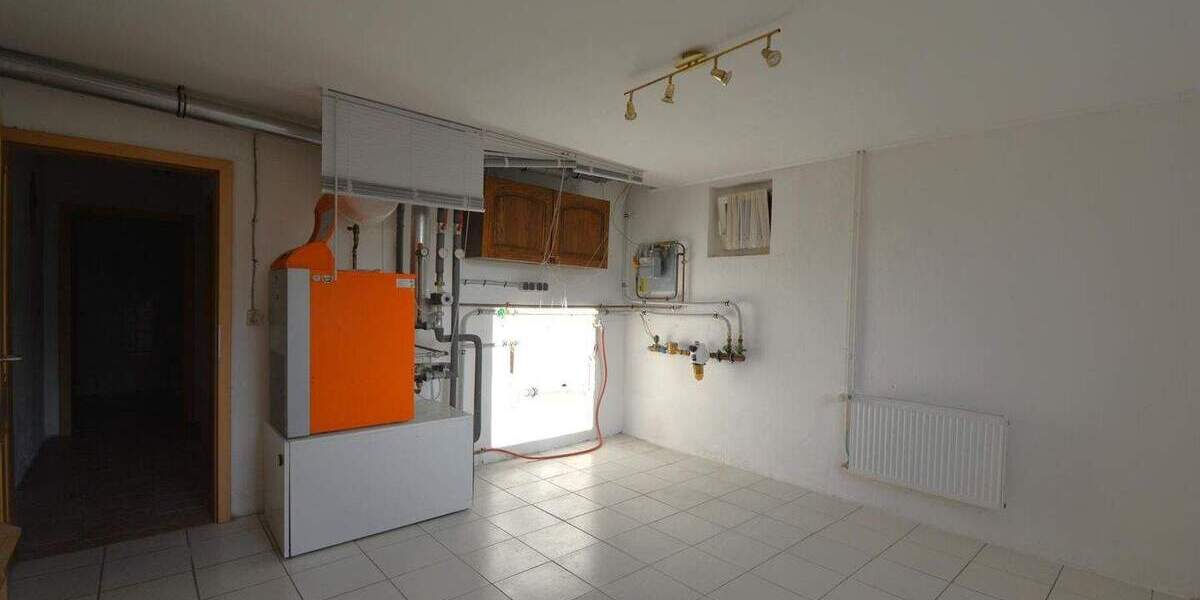 Ruhig gelegenes Wohnhaus mit Balkon, Terrasse, Garage, Carport und Aussicht in Gerolstein-Müllenborn 5 zimmer