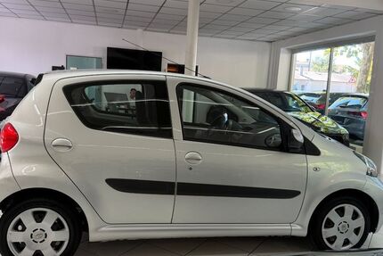 Toyota Aygo (X) 100.000 km 5.499 &euro; NEU ISENBURG 63263