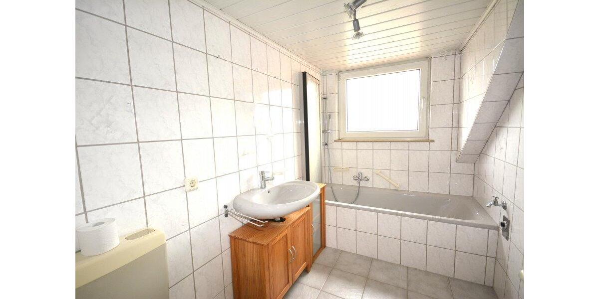 Dachgeschoßwohnung Weißenbrunn - 3.5 Zimmer, 68 m&sup2;, 510&euro; | Angebot:25980105