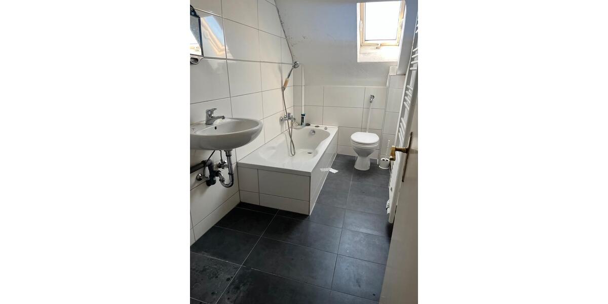 Dachgeschoßwohnung Berlin Tempelhof-Schöneberg - 3 Zimmer, 80 m&sup2;, 650&euro; | Angebot:26323688