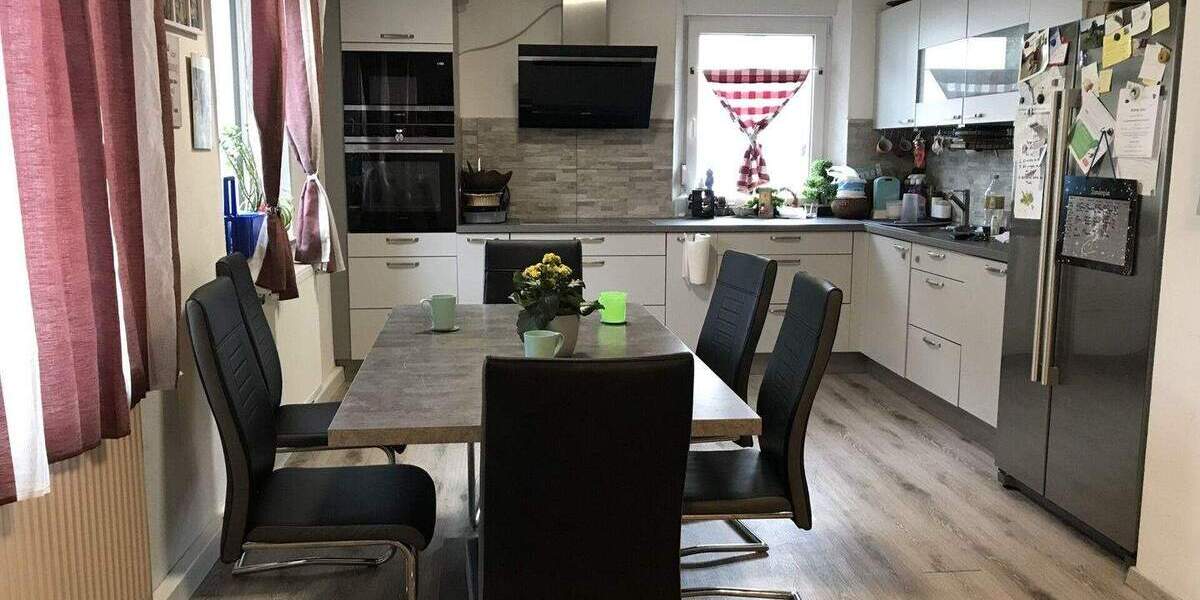 Doppelhaushälfte Uffenheim - 7 Zimmer, 182 m&sup2;, 275.000&euro; | Angebot:25777026