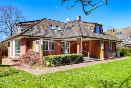 Raumwunder auf ca. 274 m² Wohnfläche – 8 Zimmer & Dreifachgarage! - Haus Hasloh | Angebot:26207359