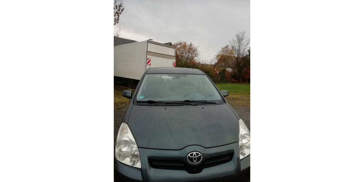 Toyota Corolla Verso 221.000 km 3.000 &euro; Medebach 59964