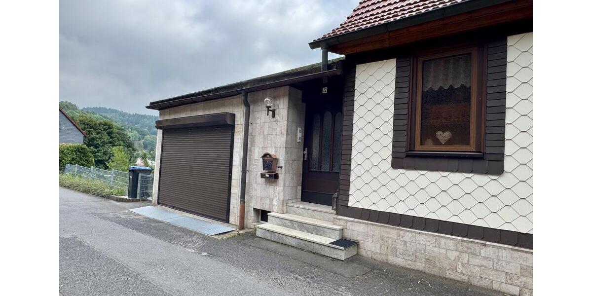 Einfamilienhaus Steinbach-Hallenberg Hallenberg - 7 Zimmer, 142 m&sup2;, 170.000&euro; | Angebot:25943916