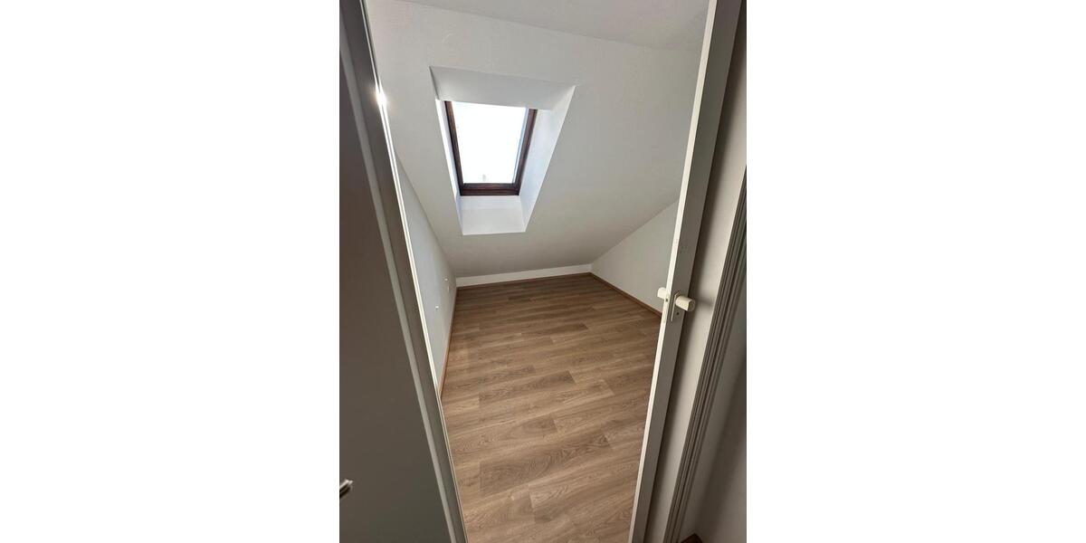 Dachgeschoßwohnung Augsburg Hochzoll - 1.5 Zimmer, 35 m&sup2;, 590&euro; | Angebot:24370148