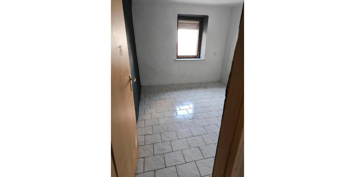 Reihenhaus Dillingen (Saar) - 6 Zimmer, 116 m&sup2;, 100.000&euro; | Angebot:27117731