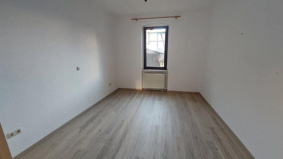 Mehrfamilienhaus, Wohnhaus Saalfeld (Saale) - 6 Zimmer, 136 m&sup2;, 259.000&euro; | Angebot:24369733