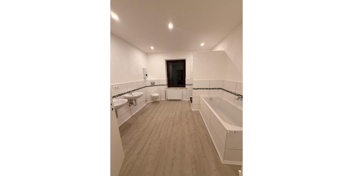 Dachgeschoßwohnung Herne Wanne-Bickern - 6 Zimmer, 130 m&sup2;, 1.400&euro; | Angebot:24935017