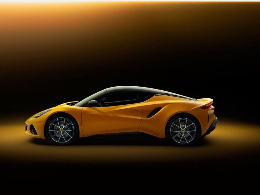 Lotus Emira 3.100 km 89.900 € FRANKFURT A. MAIN 60311