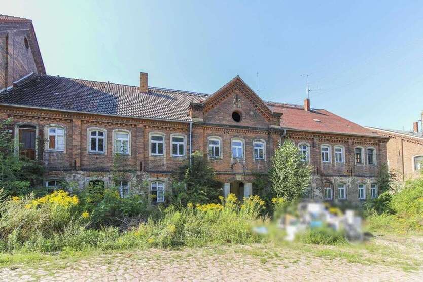 Haus zum Kaufen in Klipphausen 159.000 € 640.23 m²