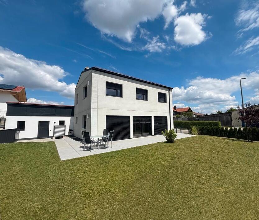 Exklusives Neubau-Einfamilienhaus in moderner Architektur