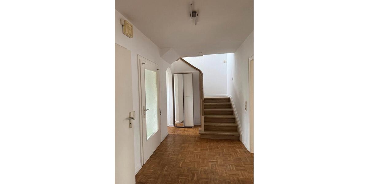 Doppelhaushälfte Bad Salzuflen - 8 Zimmer, 260 m&sup2;, 1.600&euro; | Angebot:26143853