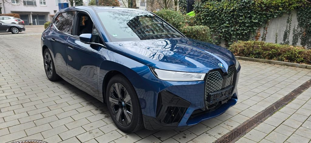 BMW iX 23.500 km 44.999 &euro; München 80689