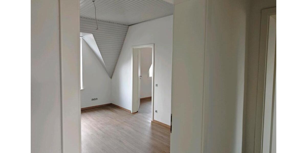 Dachgeschoßwohnung Mülheim an der Ruhr Heißen - 3.5 Zimmer, 83 m&sup2;, 1.700&euro; | Angebot:25047254