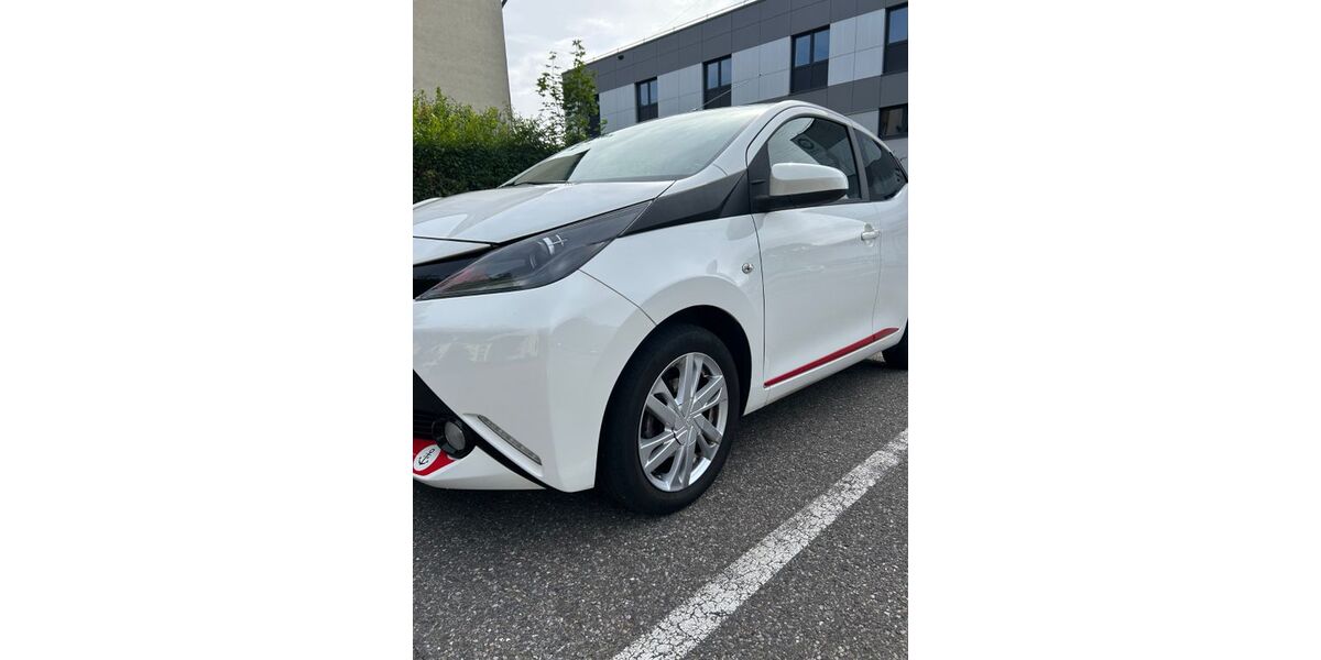 Toyota Aygo (X) 58.000 km 8.300 &euro; Weil am Rhein 79576