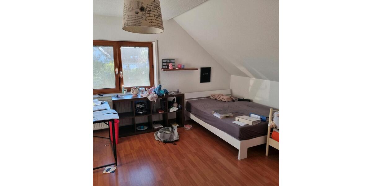 Etagenwohnung Erfurt Kühnhausen - 7 Zimmer, 130 m&sup2;, 1.600&euro; | Angebot:26396263
