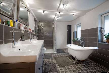 Haus Waldkappel - 4 Zimmer, 130 m&sup2;, 990&euro; | Angebot:26201263