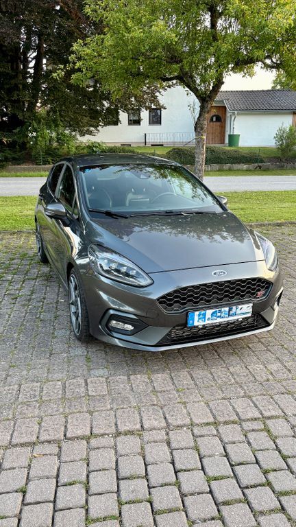 Ford Fiesta 92.400 km 18.100 € Vilsbiburg 84137