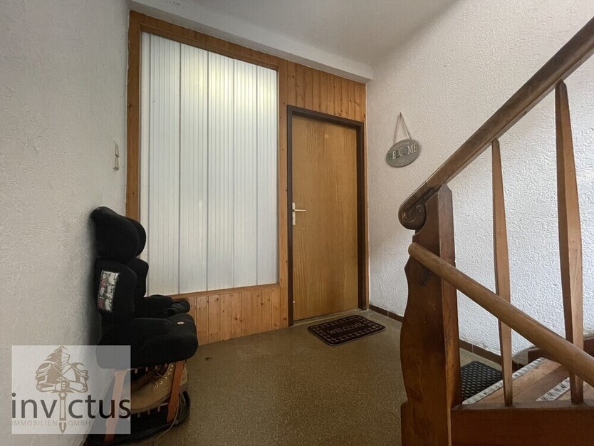 Investition mit Perspektive, sanierungsbedürftige 4- Zimmer Wohnung im Erdgeschoss