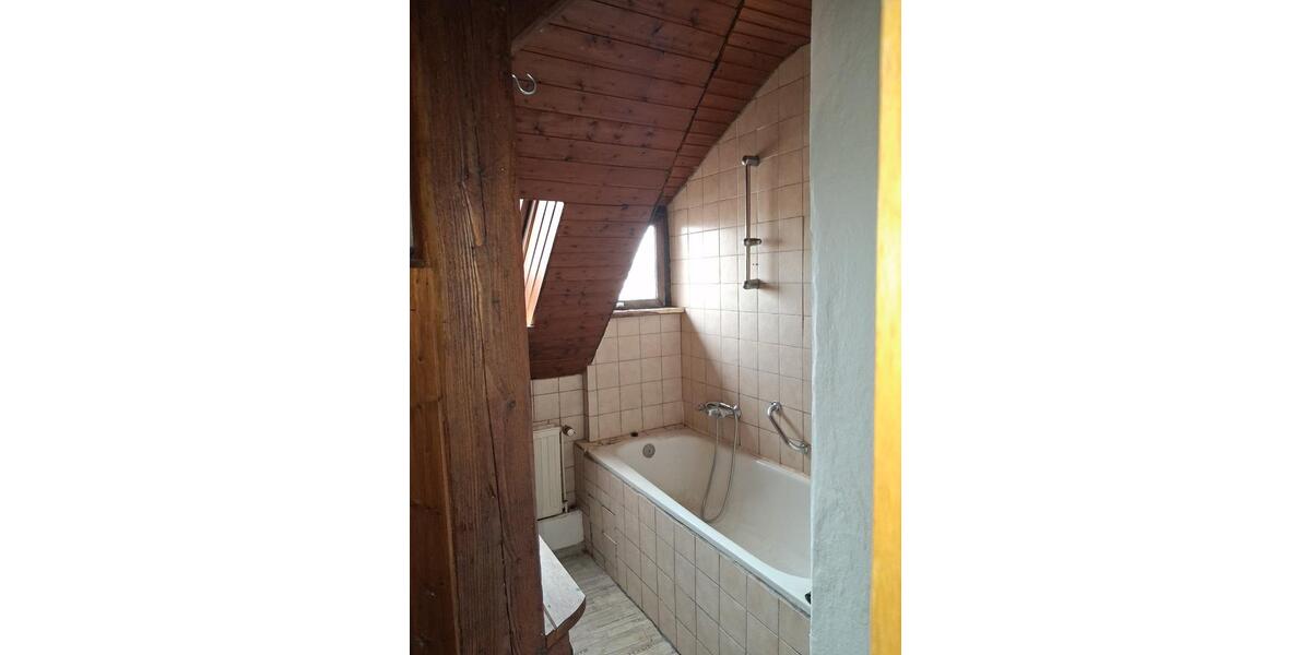 Dachgeschoßwohnung Northeim - 2 Zimmer, 40 m&sup2;, 180&euro; | Angebot:26342174