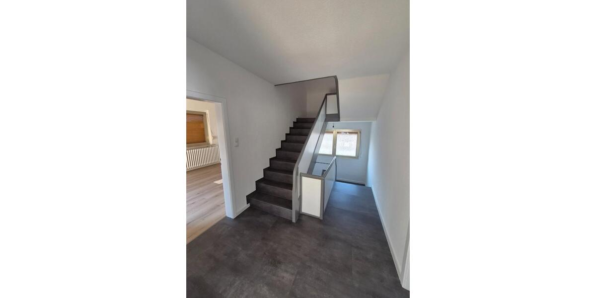 Einfamilienhaus Budenheim - 6 Zimmer, 240 m&sup2;, 1.980&euro; | Angebot:26335694