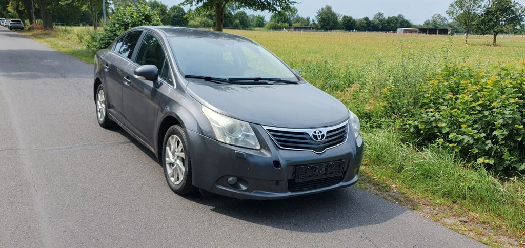 Toyota Avensis 122.334 km 4.000 &euro; Berlin 13629