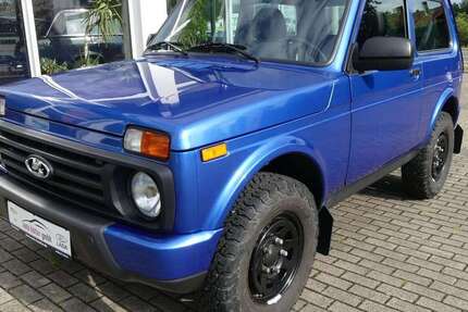Lada Urban 27.200 km 13.900 € Meiningen / Walldorf 98617