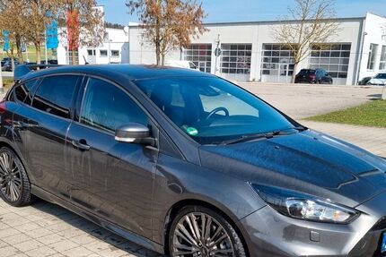Ford Focus 128.561 km 29.499 &euro; Burghausen 84489