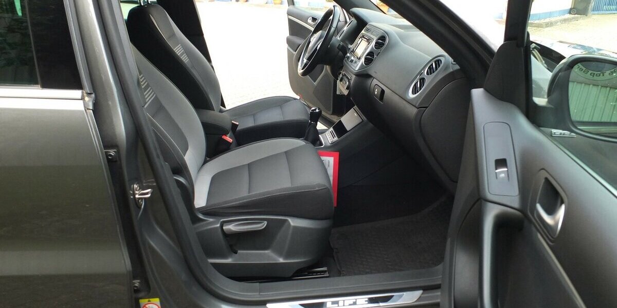 VW Tiguan LIFE BMT NAVI AHK PARKPILOT SHZ BLUETOOTH 124.710 km 12.304 &euro; Köln 50858